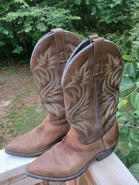 Laredo Brown Western Cowboy Boots with Embroidered Detailing